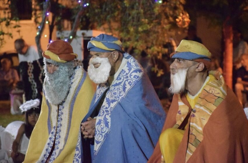  La familia de Areco en el pesebre viviente de plaza Gómez