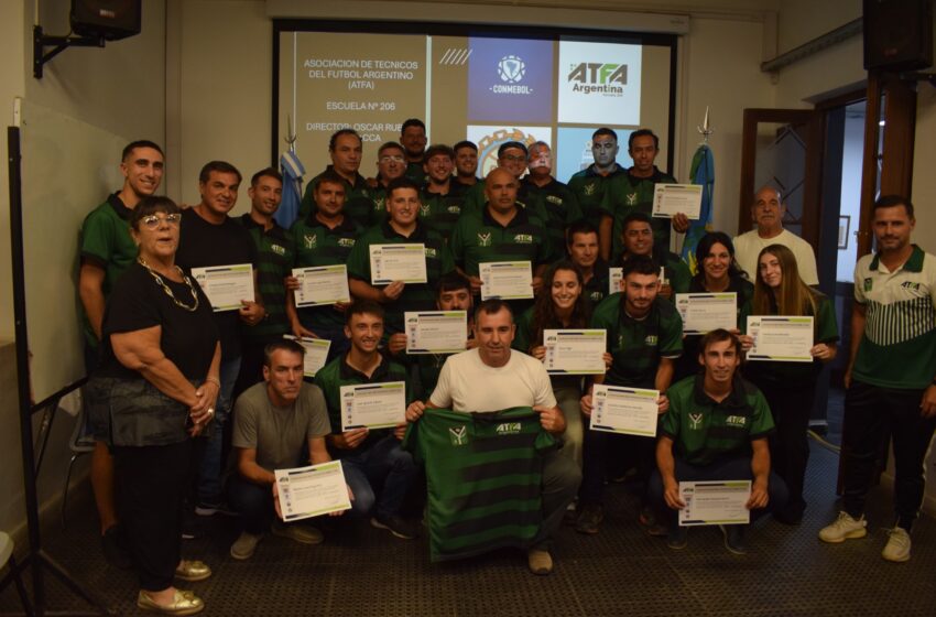  Diplomas de la Escuela de Directores Técnicos