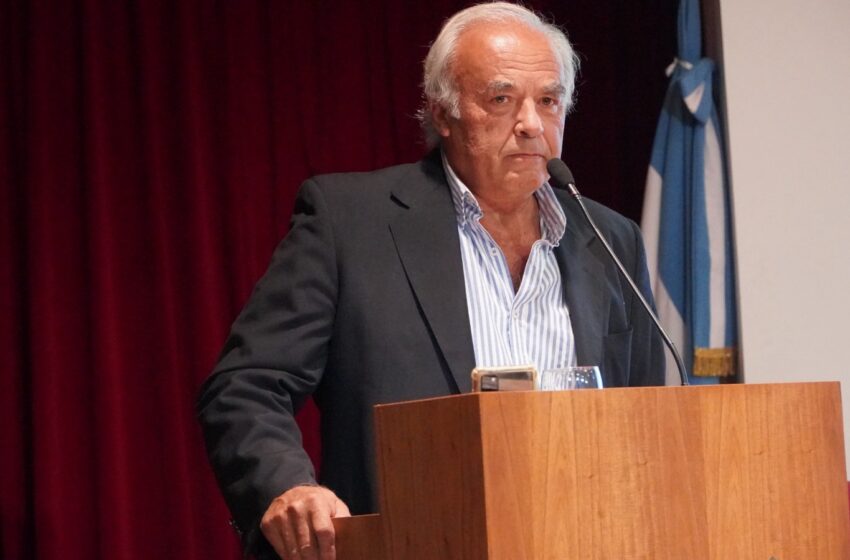  Martin Vivanco presentó su libro en la UNSdA a sala llena