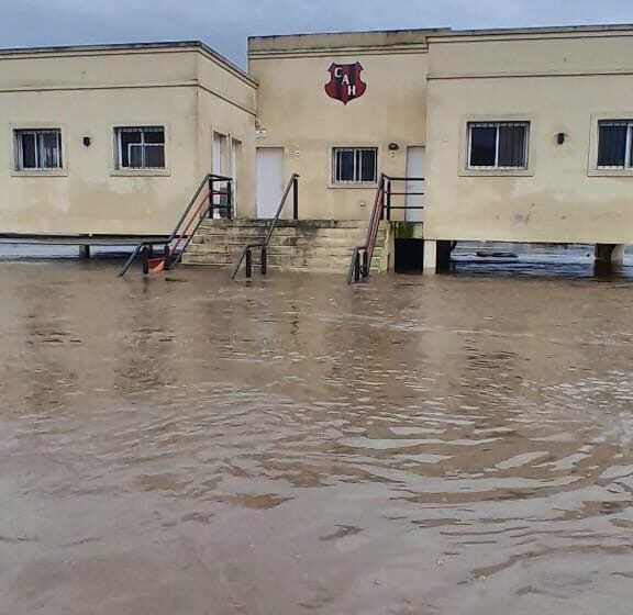  Los clubes de la costanera, arrasados por el agua