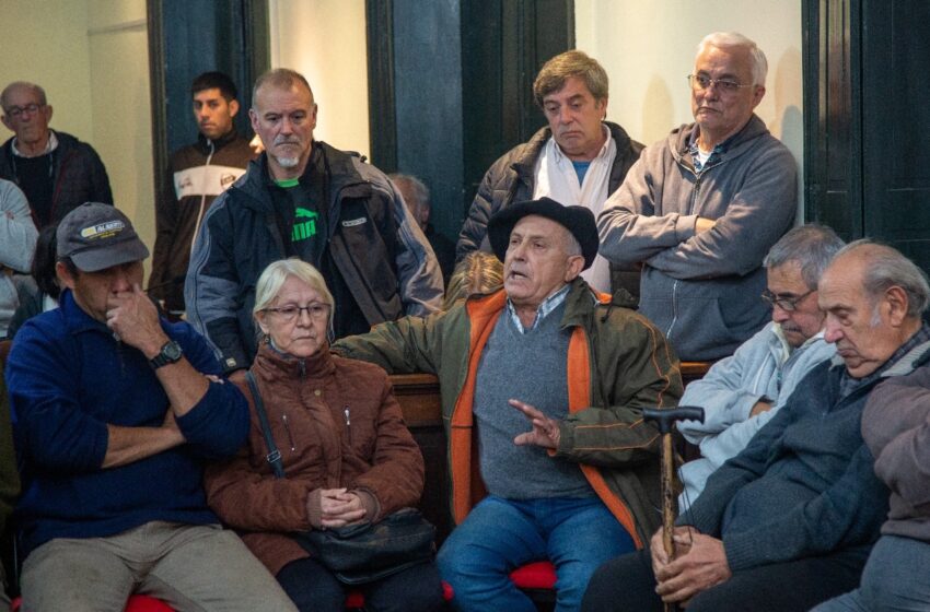  Reunión entre inundados y autoridades municipales