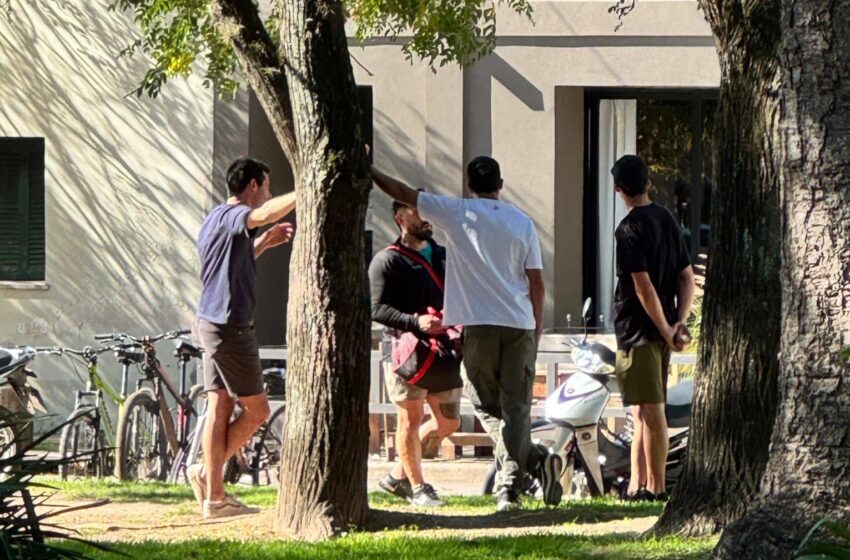  Conversar en la calle, otra de las características de Areco