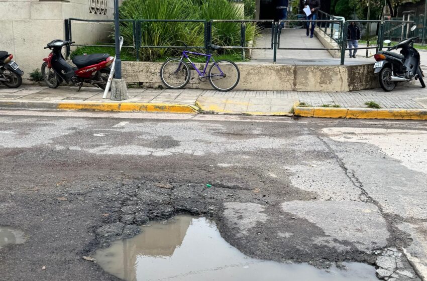  Pasó semana santa, quedaron los pozos en las calles