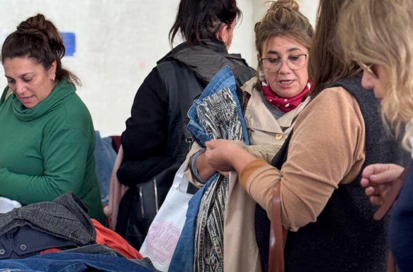  Frente a la crisis aparecen cada vez más ferias de ropa en Areco
